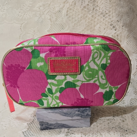 Lilly Pulitzer Handbags - Lilly Pulitzer For Estee Lauder Makeup Bag Pink and Green Floral Bag